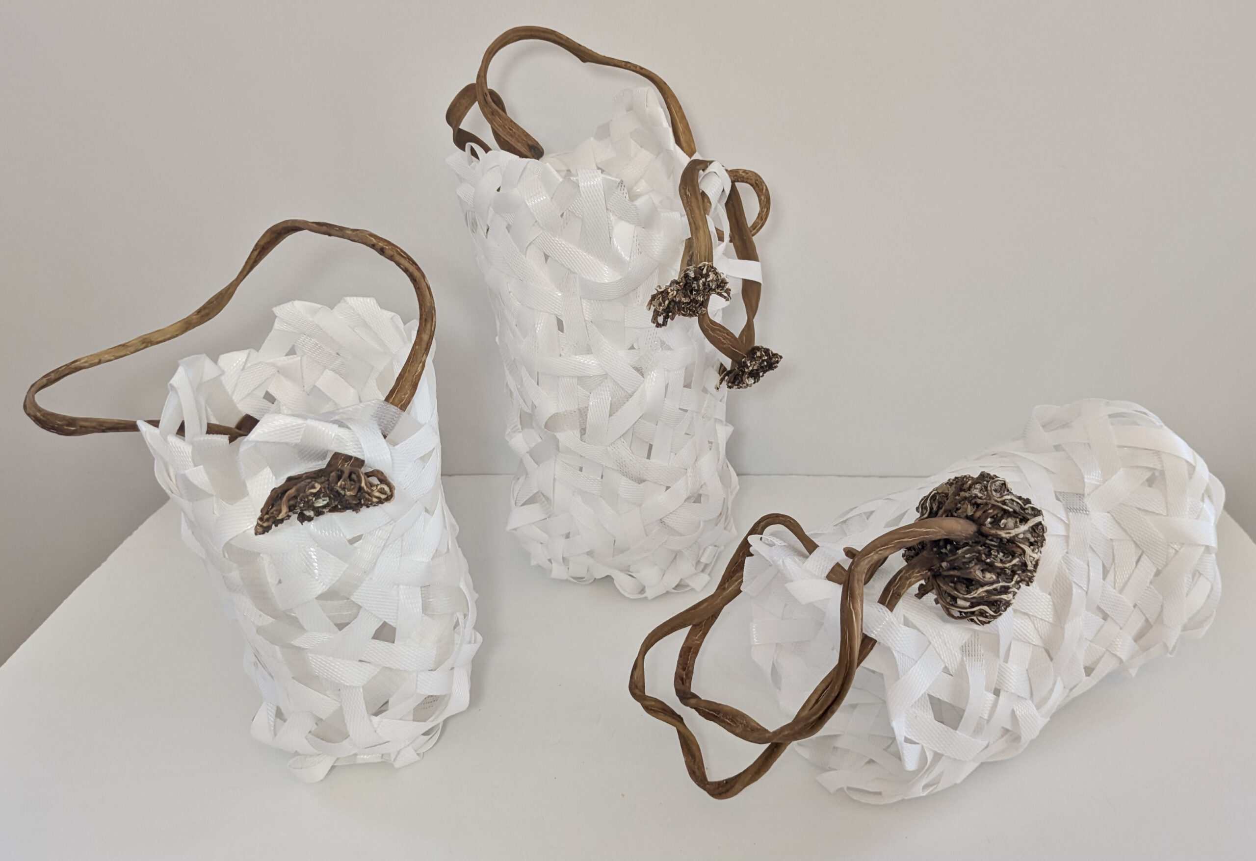 random weave plastic strapping with finger kelp handle